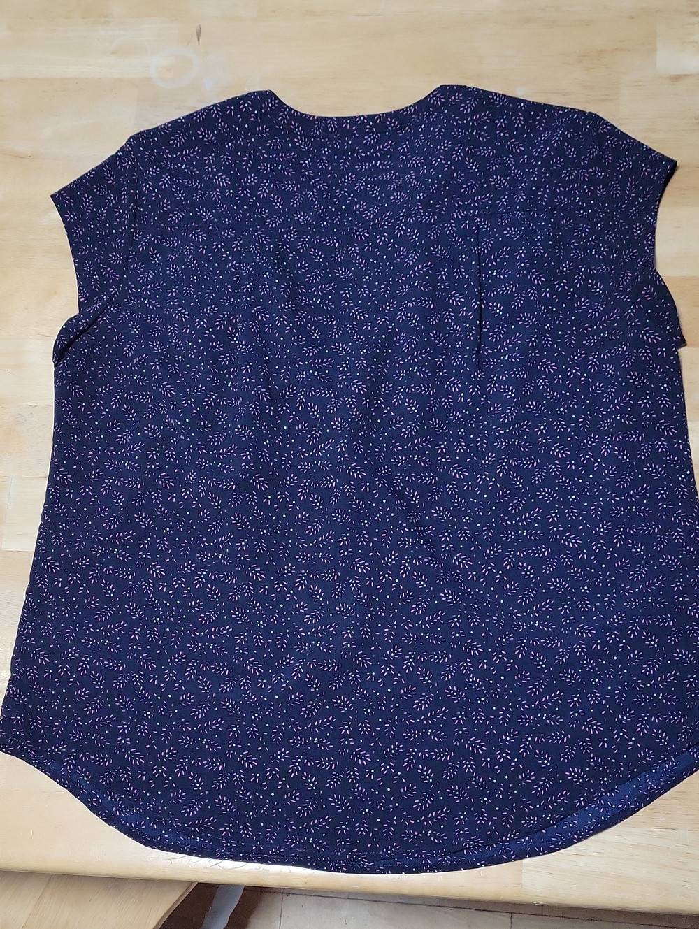 Women's Fun2Fun Navy Cap Sleeve V-Neck Top - Picture 11 of 12